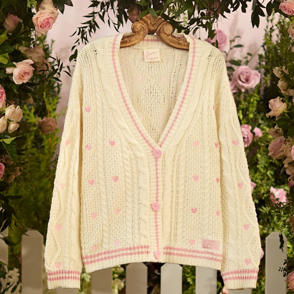 TAYLOR SWIFT LOVER CARDIGAN!
